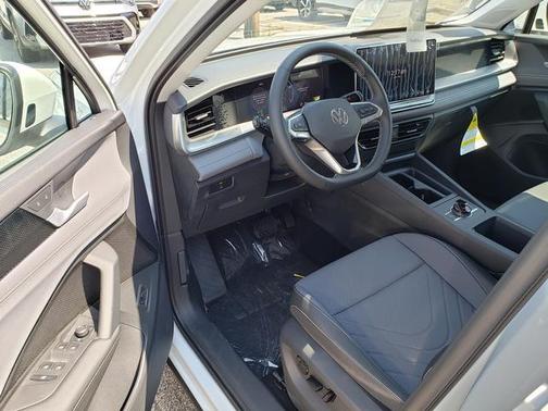 2025 Volkswagen Tiguan 2.0T SE