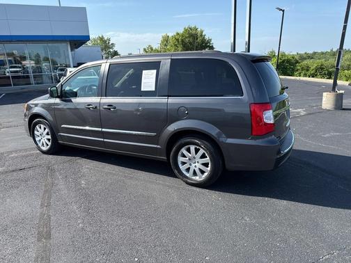 2016 Chrysler Town & Country Touring