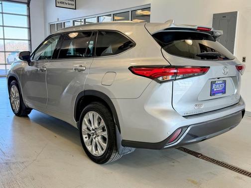 2022 Toyota Highlander Limited