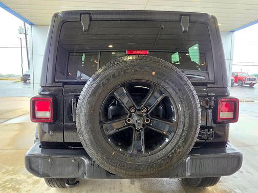 Black Clearcoat 2022 Jeep Wrangler Unlimited Sport Altitude