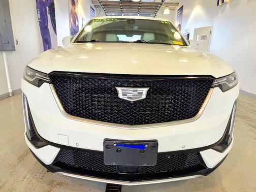 Crystal White Tricoat 2023 Cadillac XT6 Sport AWD