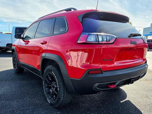 Firecracker Red Clearcoat 2019 Jeep Cherokee Trailhawk Elite