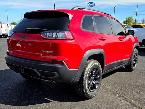 Firecracker Red Clearcoat 2019 Jeep Cherokee Trailhawk Elite