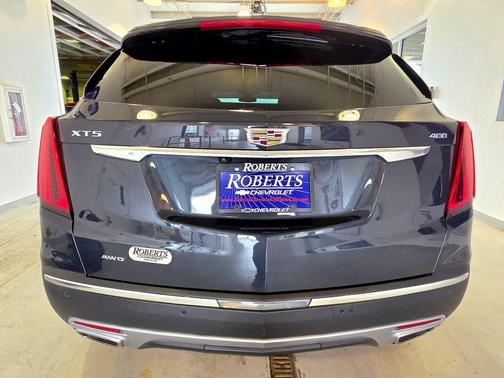 Wilder Metallic 2023 Cadillac XT5 Premium Luxury