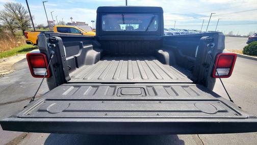 Sting-Gray Clearcoat 2022 Jeep Gladiator Sport