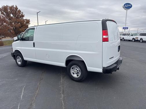 2025 Chevrolet Express 2500 RWD 2500 Regular Wheelbase WT