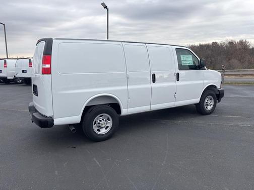 2025 Chevrolet Express 2500 RWD 2500 Regular Wheelbase WT