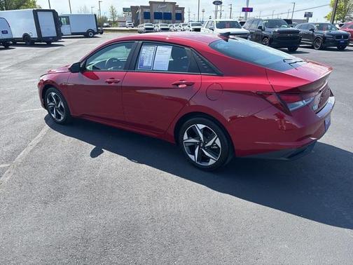 2023 Hyundai ELANTRA SEL