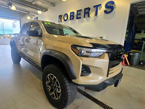 Sand Dune Metallic 2024 Chevrolet Colorado ZR2