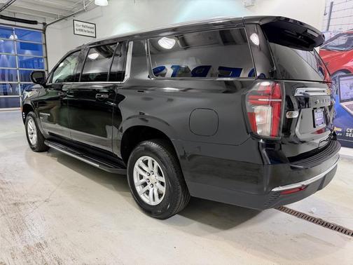 2024 Chevrolet Suburban LT