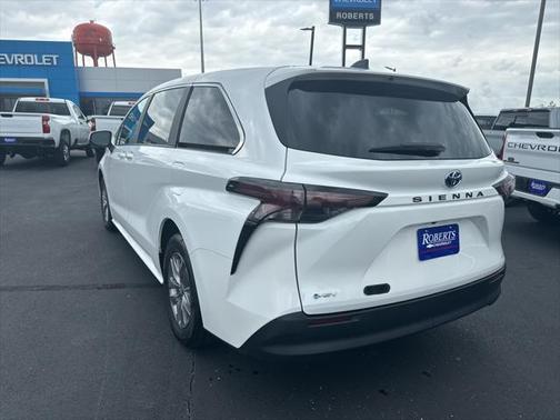 2025 Toyota Sienna LE