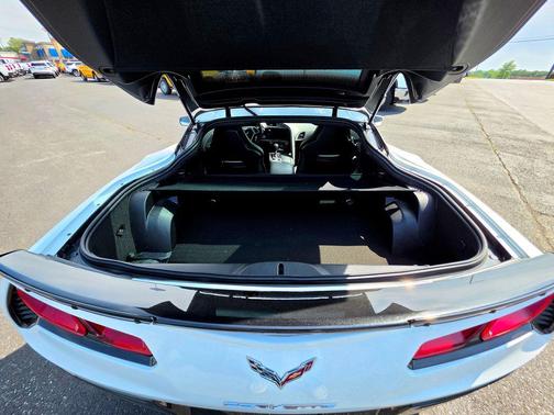 Arctic White 2018 Chevrolet Corvette Grand Sport