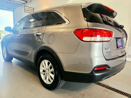 Titanium Silver 2016 Kia Sorento LX
