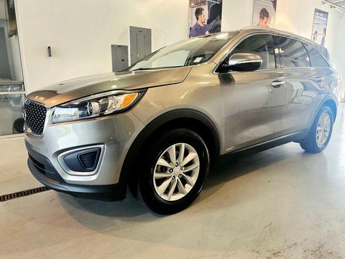 Titanium Silver 2016 Kia Sorento LX