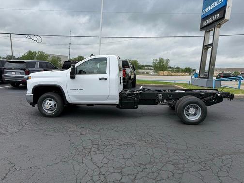 Summit White 2026 Chevrolet Silverado 3500 Work Truck