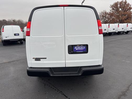 Summit White 2025 Chevrolet Express 2500 Work Van