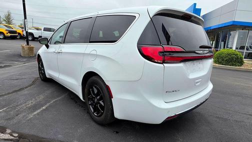 Bright White Clearcoat 2025 Chrysler Pacifica L