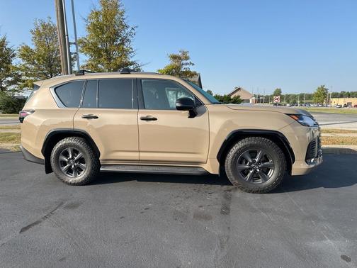 2025 Lexus LX 700h Overtrail