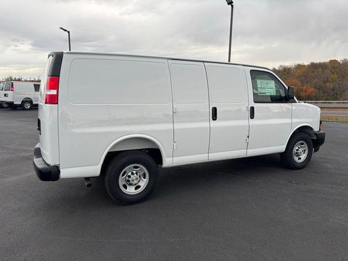 Summit White 2025 Chevrolet Express 2500 Work Van