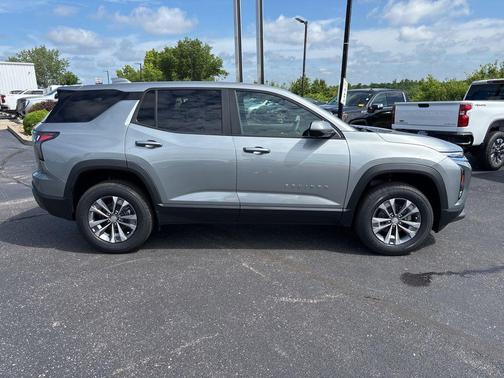 Sterling Gray Metallic 2026 Chevrolet Equinox 1LT