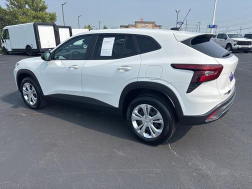 2025 Chevrolet Trax LS