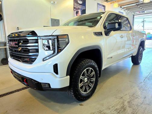 Summit White 2025 GMC Sierra 1500 AT4