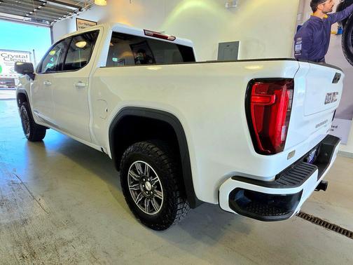 Summit White 2025 GMC Sierra 1500 AT4