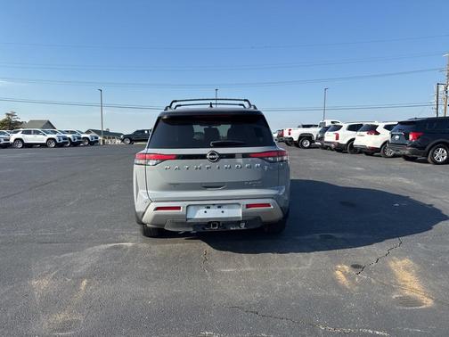 2022 Nissan Pathfinder Platinum 4WD