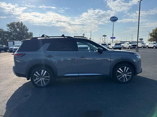 2022 Nissan Pathfinder Platinum 4WD