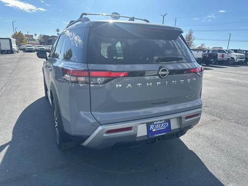 2022 Nissan Pathfinder Platinum 4WD