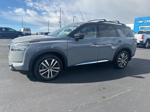 2022 Nissan Pathfinder Platinum 4WD