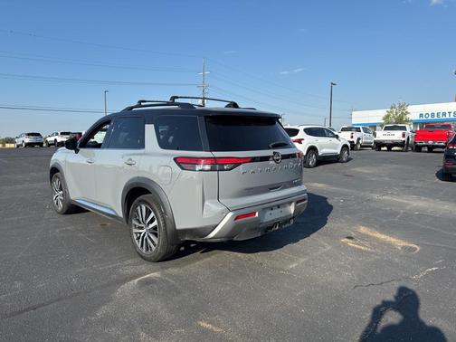 2022 Nissan Pathfinder Platinum 4WD