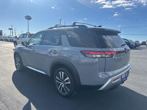 2022 Nissan Pathfinder Platinum 4WD