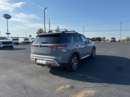 2022 Nissan Pathfinder Platinum 4WD