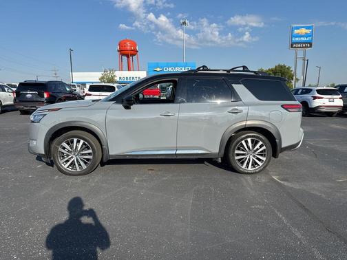 2022 Nissan Pathfinder Platinum 4WD