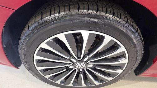 Aurora Red Metallic 2022 Volkswagen Passat 2.0T Limited Edition