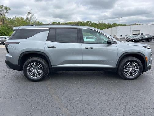 Sterling Gray Metallic 2026 Chevrolet Traverse LT