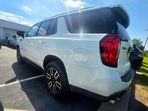 Summit White 2022 GMC Yukon 4WD AT4