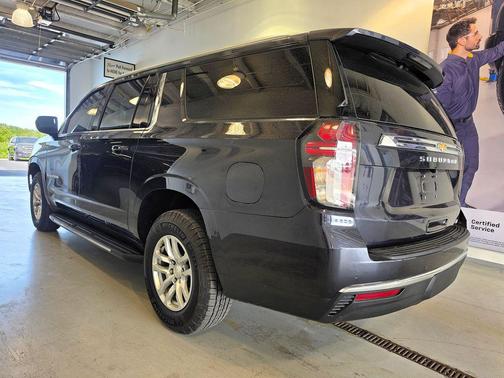 Dark Ash Metallic 2022 Chevrolet Suburban LT