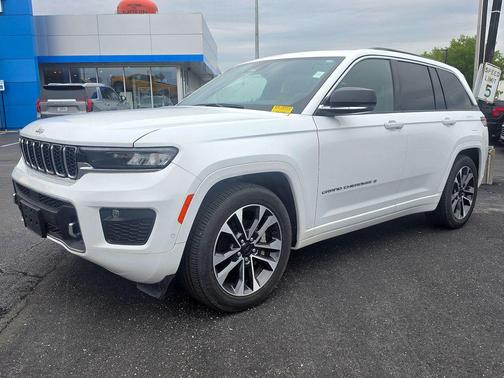 Bright White Clearcoat 2025 Jeep Grand Cherokee Overland