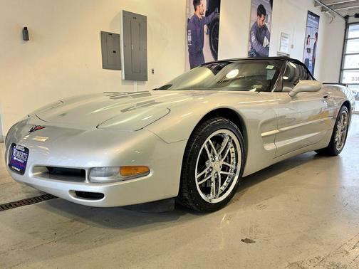 Sebring Silver Metallic 2000 Chevrolet Corvette Base