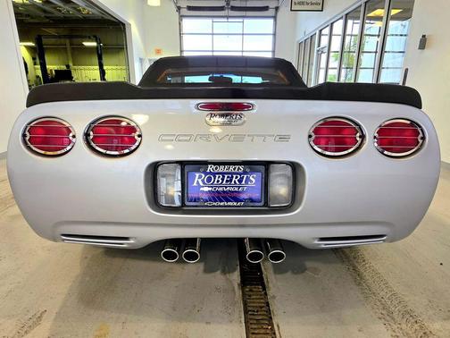 Sebring Silver Metallic 2000 Chevrolet Corvette Base