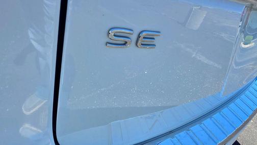 Pure White 2023 Volkswagen Atlas 2.0T SE