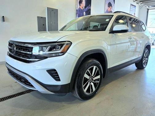Pure White 2023 Volkswagen Atlas 2.0T SE