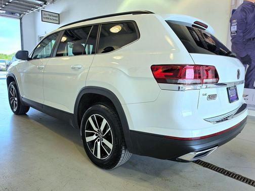 Pure White 2023 Volkswagen Atlas 2.0T SE