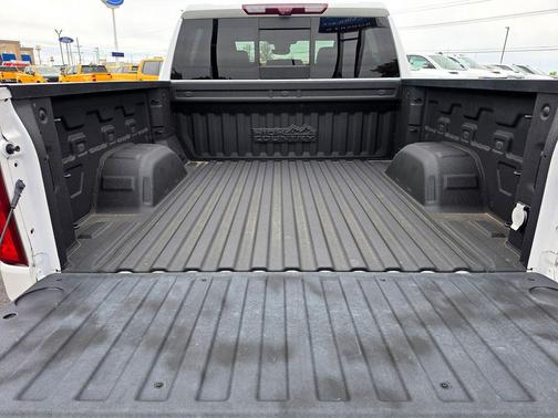 Iridescent Pearl Tricoat 2023 Chevrolet Silverado 1500 High Country
