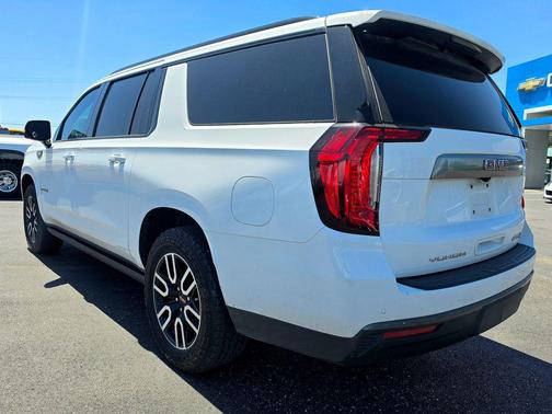 Summit White 2021 GMC Yukon XL 4WD AT4