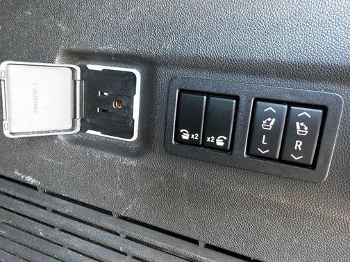 Summit White 2021 GMC Yukon XL 4WD AT4