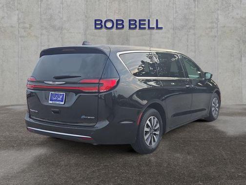 Brilliant Black Crystal Pearlcoat 2023 Chrysler Pacifica Hybrid Touring L