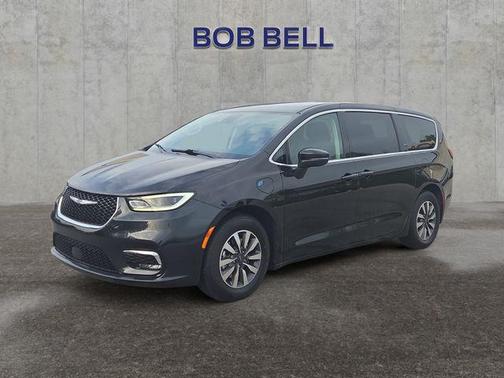 Brilliant Black Crystal Pearlcoat 2023 Chrysler Pacifica Hybrid Touring L